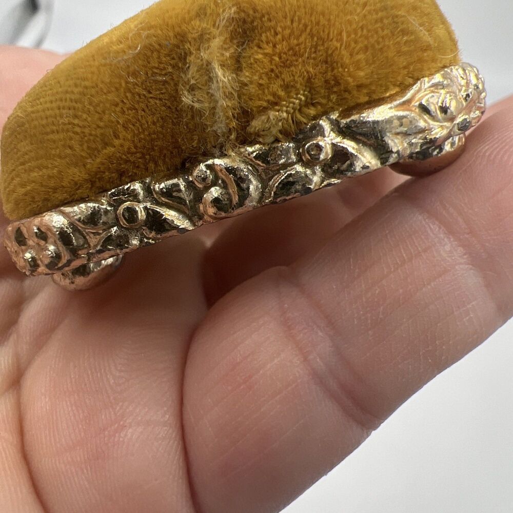 RARE Vintage 50's Gold Toned Metal Pear Velvet Sewing Pin Cushion READ Art deco - Picture 6 of 9